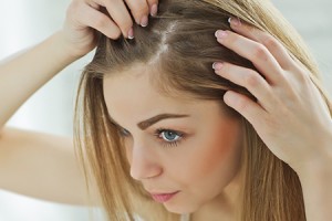 女性の薄毛には特有の原因があるって本当？ 効果的な対策方法とは